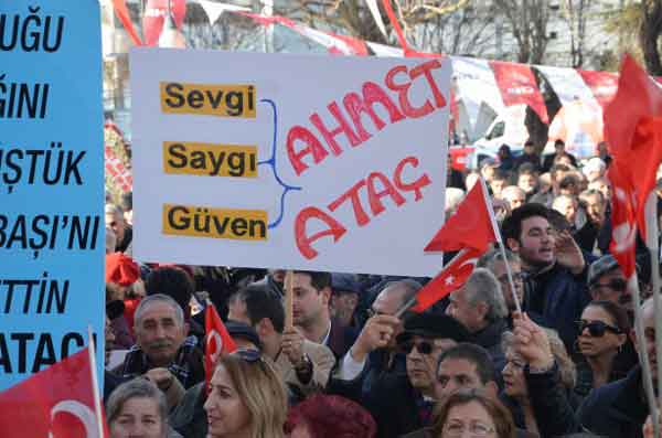 Tepebaşı Belediye Başkanı Ahmet Ataç’ın seçim iletişim merkezi dün yoğun bir katılımla gerçekleştirildi.