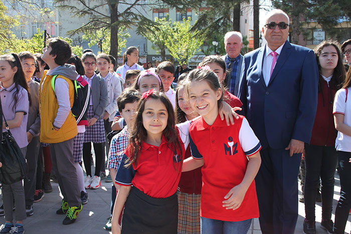 Eskişehir'de, 23 Nisan Ulusal Egemenlik ve Çocuk Bayramı dolayısıyla tören düzenlendi. 