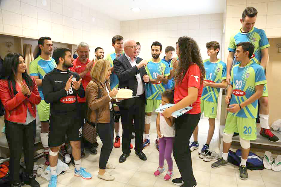 Erkekler Voleybol 2. liginde Eskişehir’i temsil eden Odunpazarı Gençlik ve Spor Kulübü Erkek Voleybol Takımı, sezona galibiyetle başladı. 