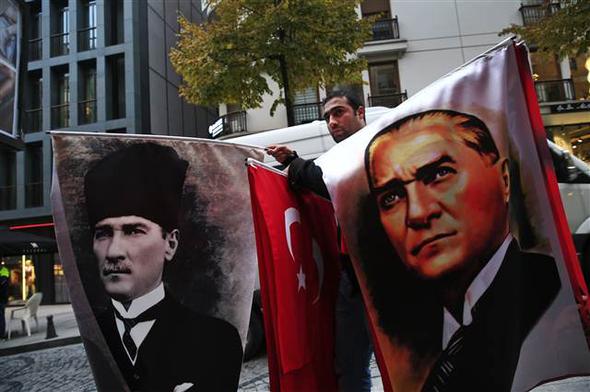 Ulu Önder Mustafa Kemal Atatürk, ölümünün 79’uncu yılında anılıyor. Yabancı ajanslar da dünyaya Türkiye'den çok sayıda fotoğraf geçti. (Hürriyet)