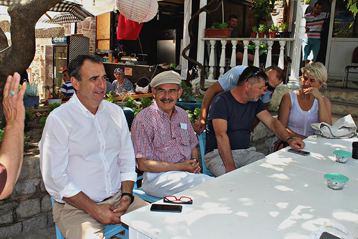 Eskişehir Büyükşehir Belediye Başkanı Yılmaz Büyükerşen, Ayvalık Belediye Başkanı Rahmi Gençer'in, misafiri oldu. 
