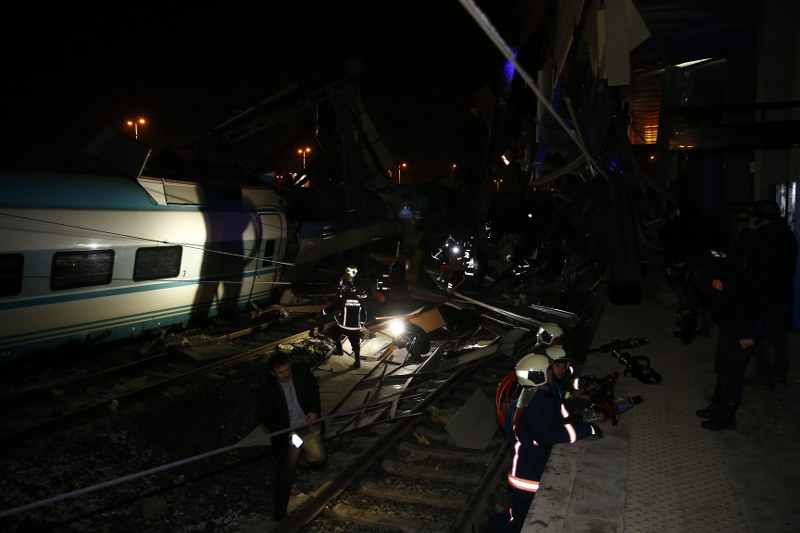 Ankara-Konya seferini yapan Yüksek Hızlı Tren'in Yenimahalle ilçesine bağlı Marşandiz istasyonunda banliyö treni ile çarpıştı. Kazada 4 yolcu hayatını kaybederken 43 yolcu yaralandı.
