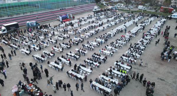 Eskişehir'de 5 bin kişilik dev iftar sofrası