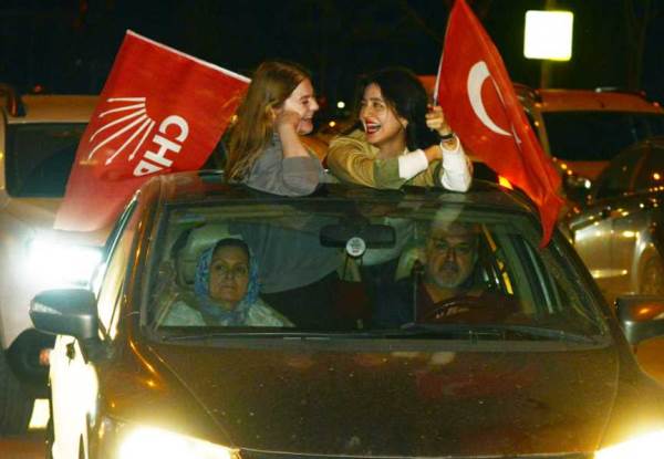 Eskişehir'de CHP coşkusu: Seçmen sokaklarda