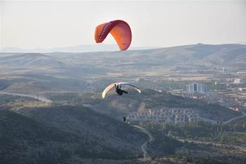 Afyonkarahisar’Da İlk Kez Yamaç Paraşütü Festivali Düzenlenecek
