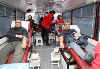 Afyonkarahisar’Dan İlk Gün 450 Ünite Kan Bağışı

