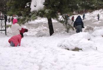 Aslanapa’Da Okullara 1 Günlük Kar Tatili
