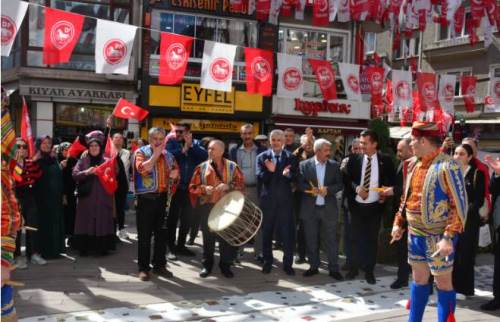 Demokrat Parti üyelerinden Eskişehir'de yürüyüş