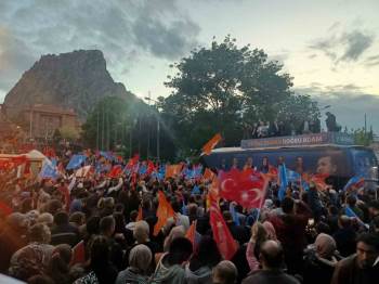 Erdoğan’In Seçim Zaferi Afyonkarahisar’Da Kutlanmaya Başlandı
