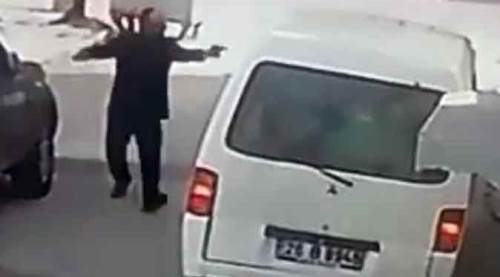 Eskişehir'de cinayet anı kamerada: Böyle öldürdü