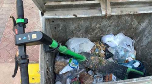 Eskişehir'de çöpteki scooterı gören şaştı kaldı