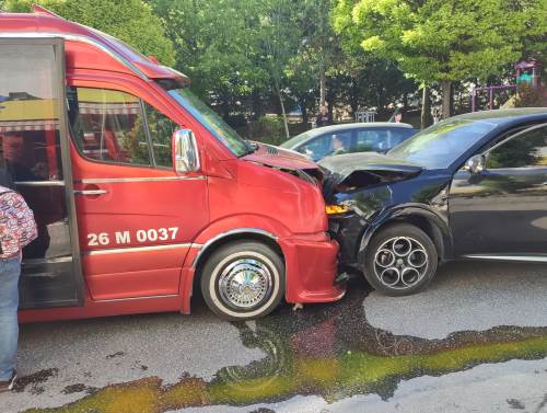 Eskişehir’de feci kaza: Yolcu minibüsüyle kafa kafaya çarpıştı!