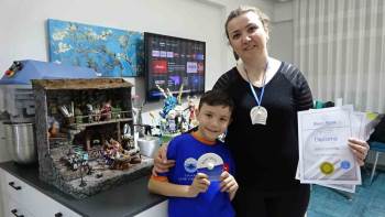 Hobi Olarak Başladığı Heykel Pasta Yapımı İle Uluslararası Yarışmada Altın Madalya Aldı

