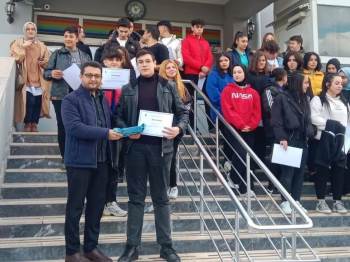 Kütahya Borsa İstanbul Anadolu Lisesinde Serbest Münazara Yarışması
