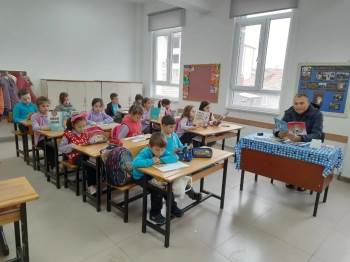 “Atatürk İlkokulu Okuyor” Projesine İdareci, Öğretmen Ve Personel Desteği
