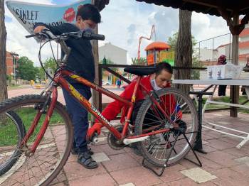 (Özel) 400 Çocuk Artık Rahat Rahat Bisiklet Binebilecek

