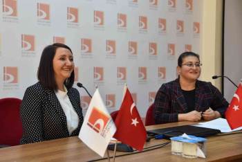 ’Türkiye’De Kadının Siyasi Hakları’ Konferansı Yapıldı
