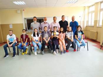 “Yükselen Yıldız Kupası” Osmanbey Ortaokulu’Nun Oldu
