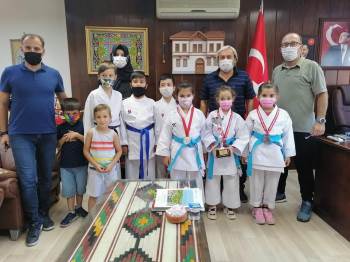 1308 Osmaneli Belediyespor Karate Minikler Takımı Türkiye İkincisi Oldu
