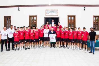 1308 Osmaneli Belediyespor U-18 Türkiye Şampiyonasına Uğurlandı
