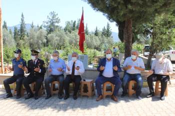 15 Temmuz Demokrasi Ve Milli Birlik Günü Kapsamında Şehitlik Ziyareti Yapıldı
