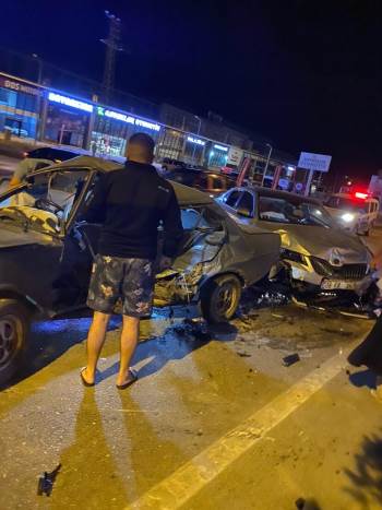 2 Otomobilin Çarpıştığı Kazada Biri Ağır 5 Kişi Yaralandı
