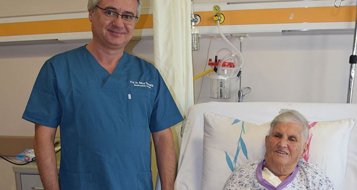 90 yaşındaki hastanın şah damarını açtılar