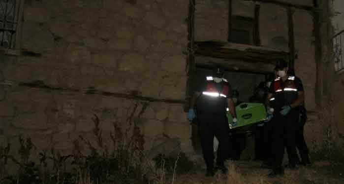 Afyon'da dehşet veren olay: Komşular evde üç kişinin cesedini buldu!