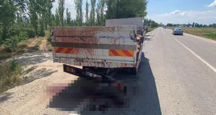 Afyon'da kaza kimse yaralanmadı ama olay yeri kana bulandı!