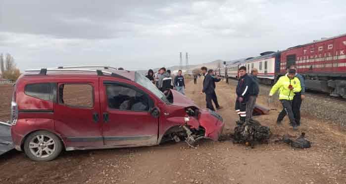 Afyon'da korkunç kaza! Eskişehir treni çarptı: 1 ölü