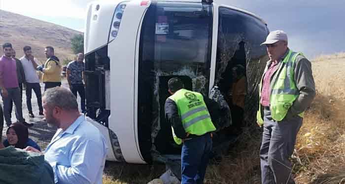 Afyon'da tur otobüsü devrildi: 1 ölü, 4'ü ağır 29 yaralı!