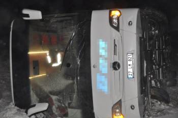 Afyon'da yolcu otobüsü devrildi: 37 yaralı!