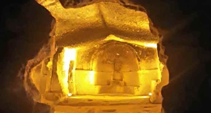 Afyon'daki 3 bin yıllık tarihi bir de gece görün!