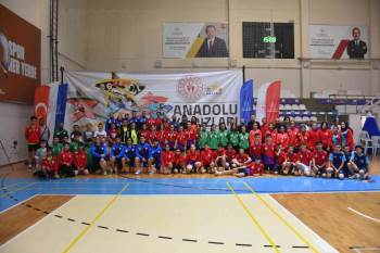 Afyonkarahisar’Da Analig Badminton Çeyrek Final Müsabakaları Sona Erdi
