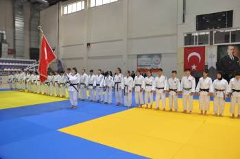 Afyonkarahisar’Da Judo Gençler Türkiye 1.’Liği Final Müsabakaları Başladı
