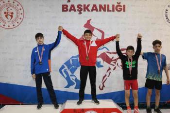 Afyonkarahisar’Da Serbest Güreş Türkiye Şampiyonası Sona Erdi
