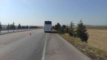 Afyonkarahisar’Da Tıra Otobüs Ve Kamyon Çarptı: 2 Ölü, 5 Yaralı
