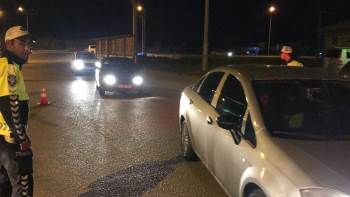 Afyonkarahisar’Da Trafik Ekiplerinden Kural İhlali Yapan Sürücülere Ceza
