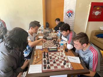 Afyonkarahisar Küçükler Ve Yıldızlar Takım Satranç Turnuvası Tamamlandı
