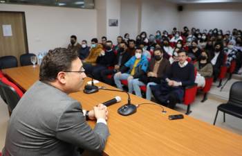 Afyonkarahisar Valisi Gökmen Çiçek Hukuk Öğrencileri İle Söyleşi Yaptı

