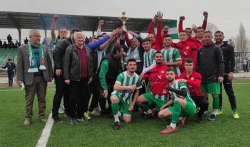 Altıntaş Belediye Gençlikspor Şampiyonluk Kupasını Aldı
