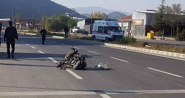 Ambulans motosiklet ile çarpıştı: 1 ölü