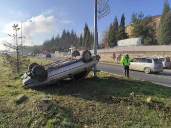 Arkadan Çarpıp Kaçtı, Takla Atan Otomobilin Sürücüsü Yaralandı

