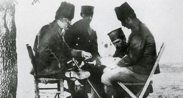 Atatürk'ün o fotoğrafı tartışma konusu oldu