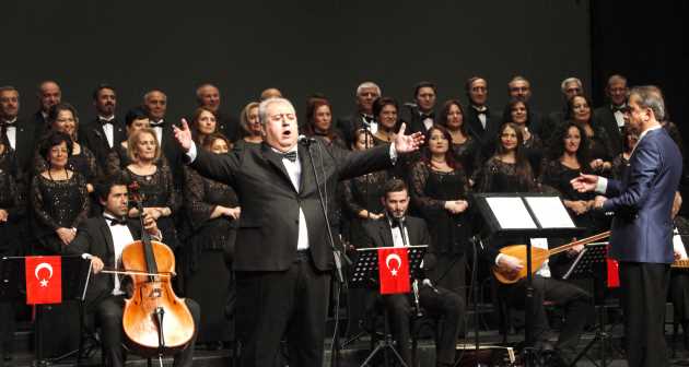Atatürk'ün sevdiği şarkılar duygulandırdı