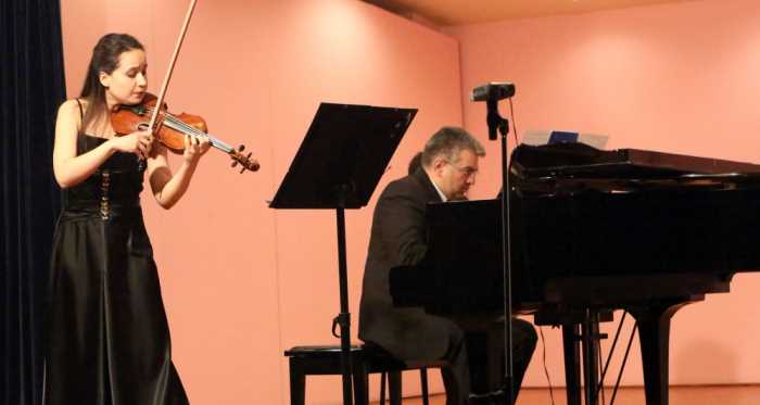 Aytüre Eskişehir'de konser verdi