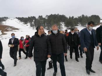 Bakan Kasapoğlu, Murat Dağı Termal Kayak Merkezi’Ni Ziyaret Etti

