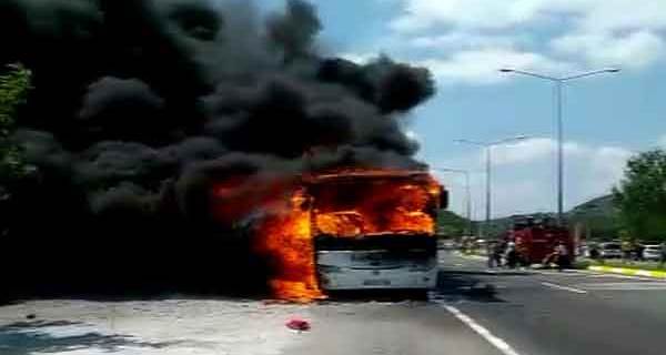 Balıkesir'de yolcu otobüsü alev aldı! 5 ölü