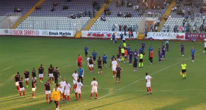 Balıkesirspor - Afyonspor hazırlık maçında büyük kavga!