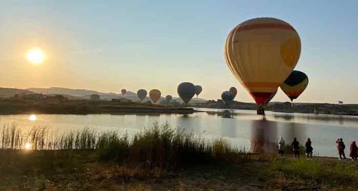 Balonlar Afyon'u uçuruyor, Eskişehir yerinde sayıyor!